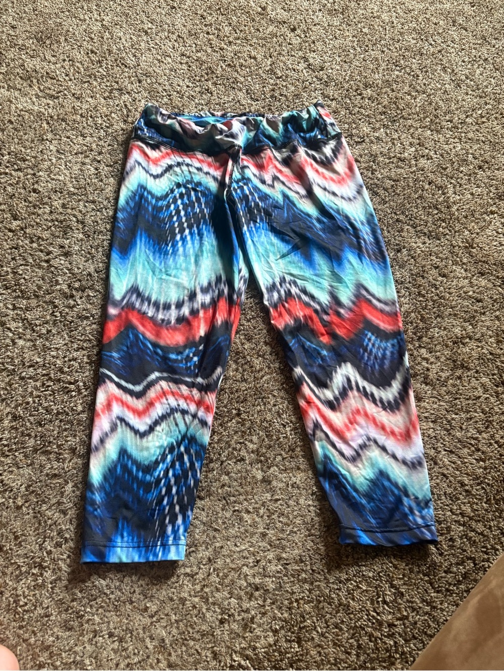 Womens Multicolor Wave-Print Capri Leggings